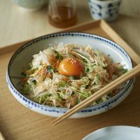 シャキシャキさっぱり「千切り野菜の巣ごもりサラダ」