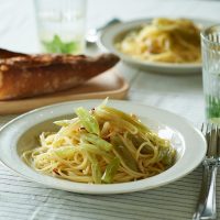 春の皿には苦味を盛れ「鯛とふきのペペロンチーノ」