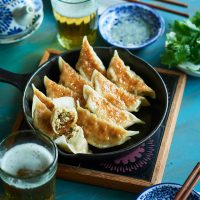 さっくり軽やかな「金富利とパクチーの餃子」
