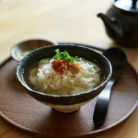 旨味がやみつきになる「あごだしの梅茶漬け」