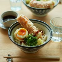 あわせ削りを使っただし醤油で食べる讃岐うどん