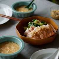 だし茹で鶏のねぎ倖ぽんソース