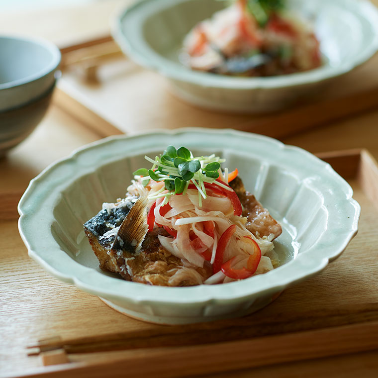 倖ぽん酢を使った揚げ鯖の新玉ねぎソース