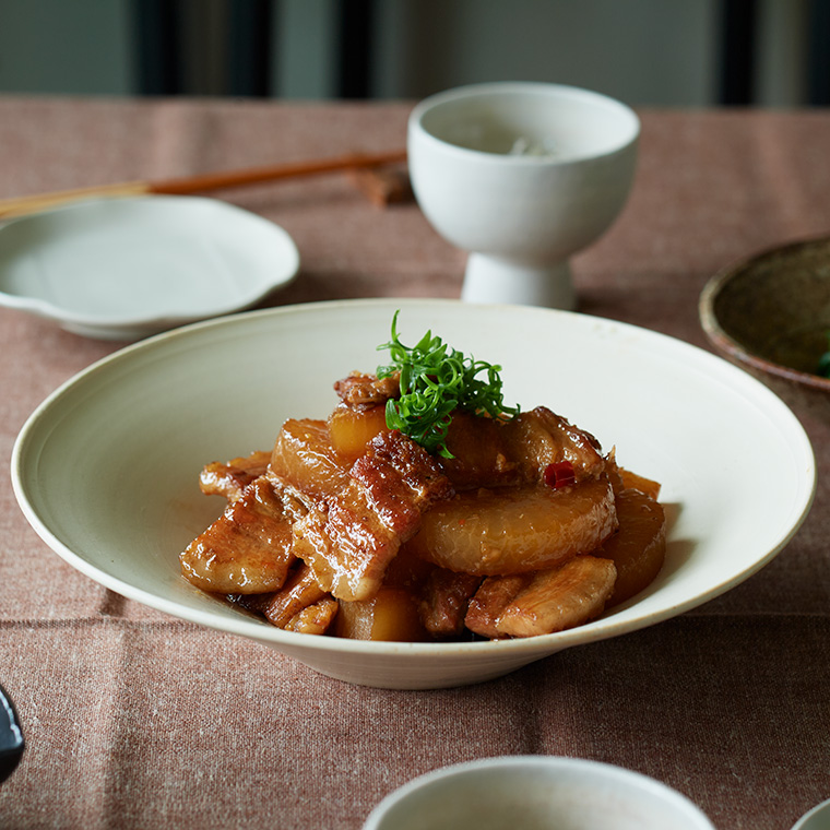 すき焼きのたれを使った大根と豚バラのこっくり煮